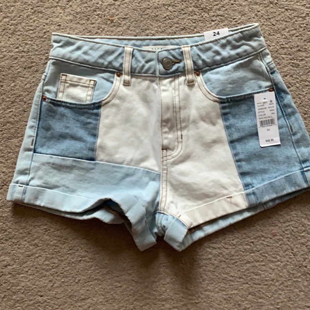 PacSun Women’s mom short size 24